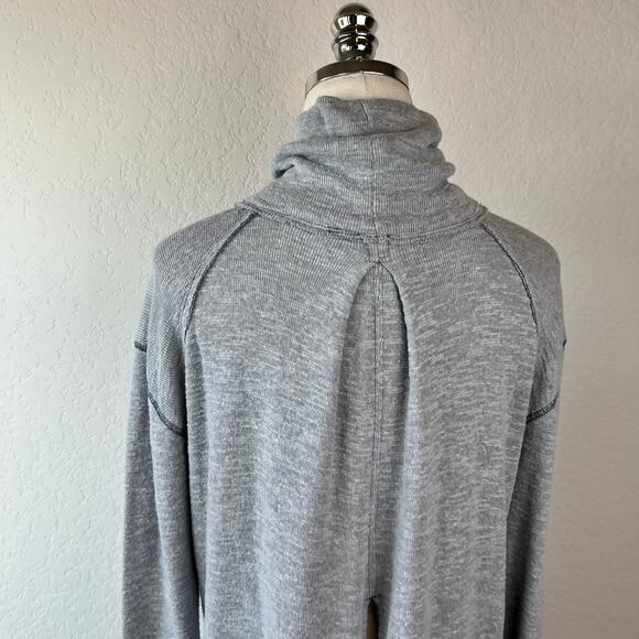 Free People We the Free Top Tara Split Back Turtleneck Oversized size Small Boho - Picture 8 of 10